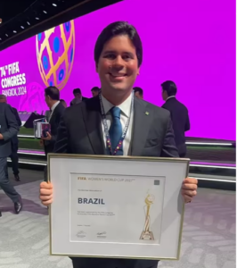 Ministro André Fufuca comemora a escolha do Brasil para a Copa do Mundo Feminina de 2027