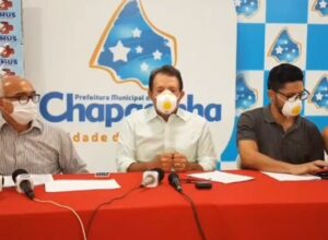 Em coletiva, Magno Bacelar gagueja ao falar de coronavírus, diz que município está fálido, que não há dinheiro para pagar servidores e que derrubou e reconstruiu o HAPA