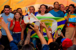 População de Presidente Dutra lança Daniella pré-candidata a prefeita