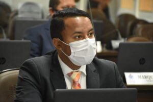 Penha cobra cumprimento de Lei que ampliou horário de venda de crédito nos Terminais da Integração