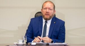 O MUNDO DÁ VOLTAS! Desesperado, Othelino recorre a Weverton em busca de apoio na eleição da Assembleia
