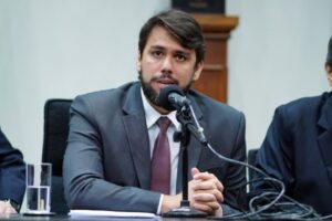 PL de Pedro Lucas isenta o 13º de imposto e de contribuição previdenciária
