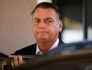 TSE forma maioria e torna Bolsonaro inelegível até 2030