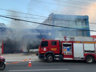 ASSISTA! Incêndio destrói farmácia da rede Pague-Menos, em São Luís