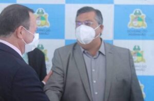 Flávio Dino elogia correção de Carlos Brandão em ato de lançamento de obras