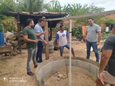 Prefeito Toinho Patioba visita propriedades onde estão sendo implantados biodigestores que irão facilitar pequenos produtores em Gonçalves Dias