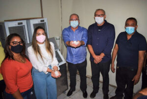 Fábrica de gelo adquirida com emenda do deputado Hildo Rocha melhora condições de trabalho dos pescadores de Água Doce