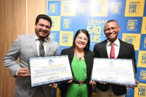 Fátima Araújo homenageia comunicador e secretário municipal