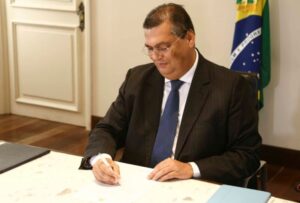 Novos secretários são empossados, e Flávio Dino promete mais mudanças