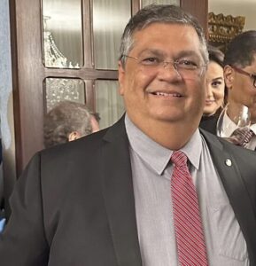 Flávio aparece no aniversário de Sarney, mas não divulga nas suas redes sociais