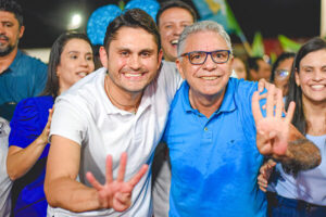 Juscelino mostra força em encontro com prefeitos e lideranças do estado