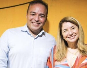 Iracema participa de evento ao lado de Fred Campos para “retribuir o favor”