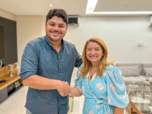 Iracema Vale recebe mais um apoio na disputa do comando da Assembleia