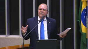 Hildo Rocha comemora promulgação da emenda constitucional que garante volta do auxílio emergencial