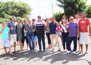 Hildo Rocha vistoria pavimentação do Ipiranga, em Barra do Corda