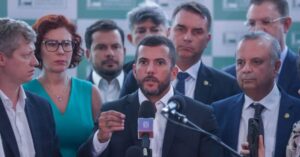 Oposição aposta no fim do foro contra excessos do Judiciário