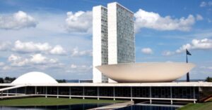 Novo é o partido mais oposicionista da Câmara, diz levantamento