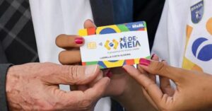 Governo Lula estuda estender pagamento a universitários