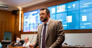 Deputado critica falta de diálogo entre governo e prefeitura