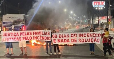 Moradores protestam após incêndio atingir casas na Forquilha