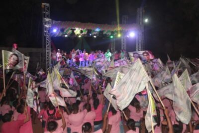 Dr Thaíza faz comício em povoado de Pinheiro e carreata em Pedro do Rosário