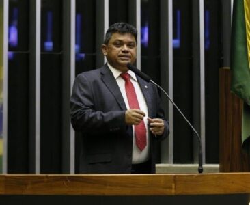 Márcio Jerry quer convocação de ministro para explicar espionagem na CNBB