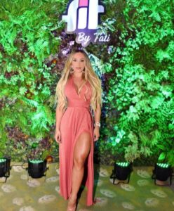 Tati Lobão celebra dois anos do “Fit by Tati”