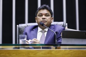 Márcio Jerry condena lentidão do governo federal em definir vacinação contra a Covid-19