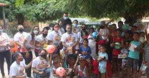 Caxias: 8ª Caravana do Bem distribui brinquedos no Natal para crianças carentes