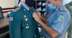 Comandante Geral da Polícia Militar do Maranhão condecora o coronel Alexandre Magno com a Medalha Gonçalves Dias