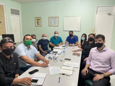 Prefeito Luciano realiza reunião para debater sobre novas ações de enfrentamento à Covid-19