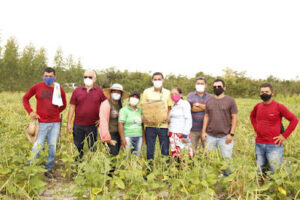 Prefeito Clemilton Barros visita campo agrícola no povoado Guaribas e garante apoio ao homem do campo