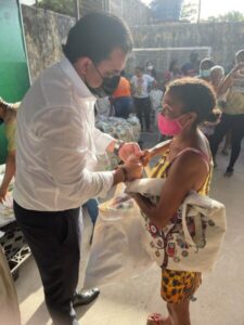 O vereador Álvaro Pires realizou na tarde desta terça-feira (23), a entrega de Cestas Verdes a moradores da região do Distrito Industrial de São Luís