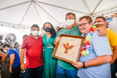 Flávio Dino entrega benefícios e inicia obras na Grande área do Turu ao lado de Ivaldo Rodrigues