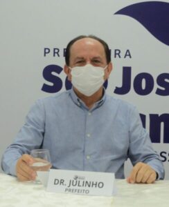 Dr. Julinho anuncia reajuste salarial de 35% aos docentes ribamarenses