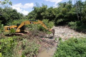 Limpeza no Rio Ubatuba recolhe mais de 22 toneladas de lixo