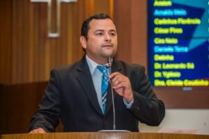 Deputado Vinicius Louro denuncia perseguição política contra povo de Pedreiras
