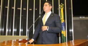 Deputado Paulo Marinho Jr usa tribuna para cobrar desfecho da morte do líder quilombola