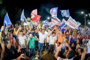 Weverton Rocha participa de caminhada e motociata em Coelho Neto; candidato participou também de comício em Duque Bacelar