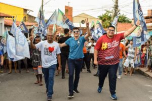 Fernando Braide promove caminhada no bairro Liberdade e recebe apoio de moradores