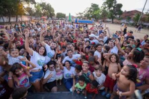 Matheus do Beiju faz a festa da criançada na Cidade Operária