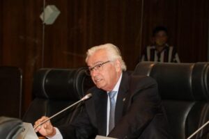 Arnaldo Melo sai da disputa e PP fecha questão em Iracema Vale