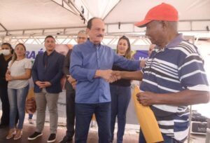 Prefeitura de Ribamar entrega 97 títulos de regularização fundiária no Parque das Palmeiras