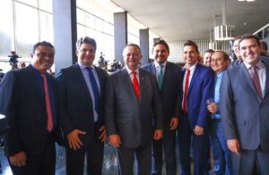 Ivo Rezende, presidente da Famem, acompanha posse dos ministros de Comunicações e Justiça