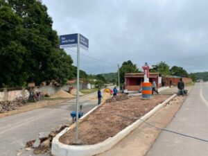 Prefeita Fabiana Mendes inicia construção de nova praça em Presidente Vargas