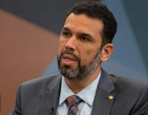Fabio Macedo cria Projeto de Lei para evitar que mulheres sejam assediadas em procedimentos de Saúde