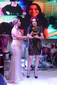 Jornalista Priscila Petrus recebe “ Prêmio Café com Leane Lago”