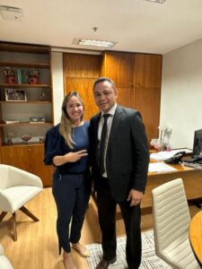 Deputada Detinha recebe prefeito Adriano Freitas