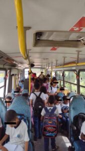 Não dar para entender, prefeitura de São luís paga contrato milionário, mas estudante menores de 12 anos são transportados sem segurança alguma Veja a situação do transporte escolar de São Luís; as imagens falam por si só.