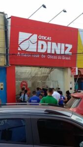 Desaba teto da Ótica Diniz em Presidente Dutra